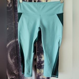 Alo Leggings Womens Small Green Mesh Insert Capri‎ Cropped Stretchy Yoga